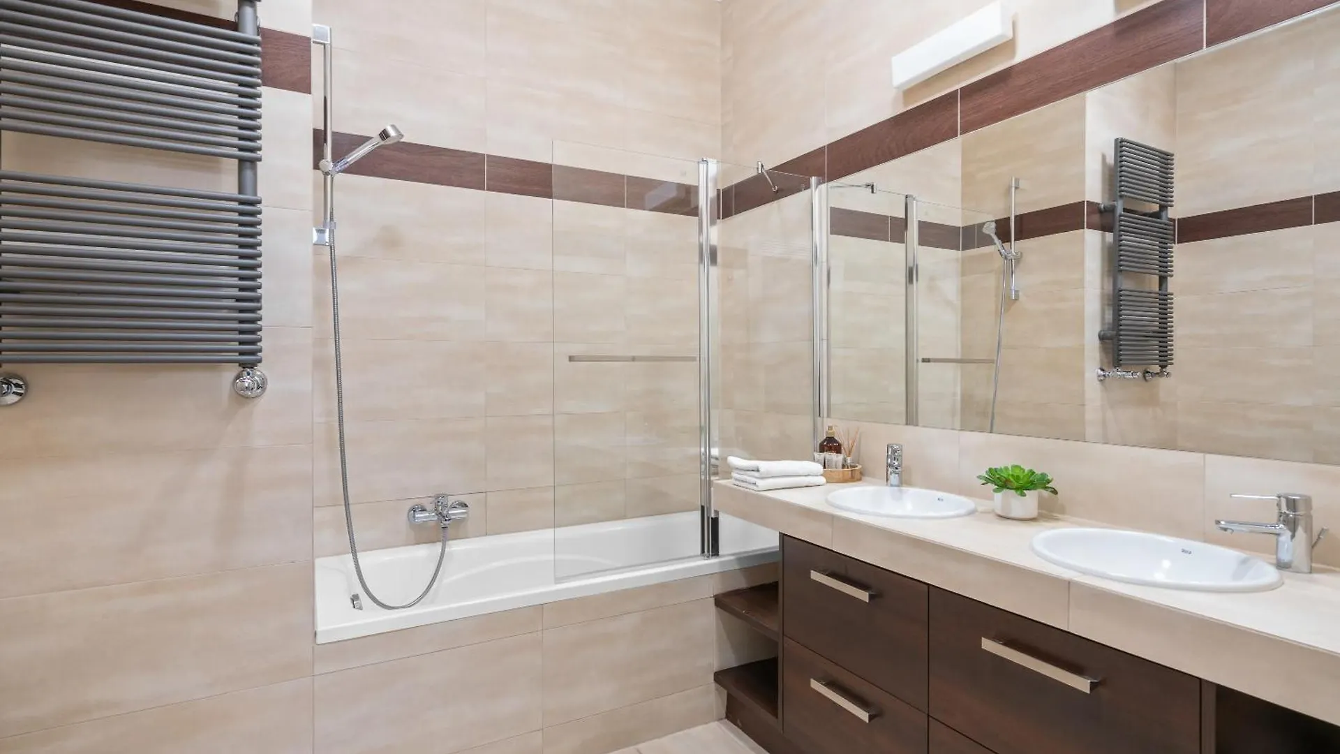 アパート Majestic Residence -150M2 With Iconic Market Square View As Home Apartamenty R506 ヴロツワフ