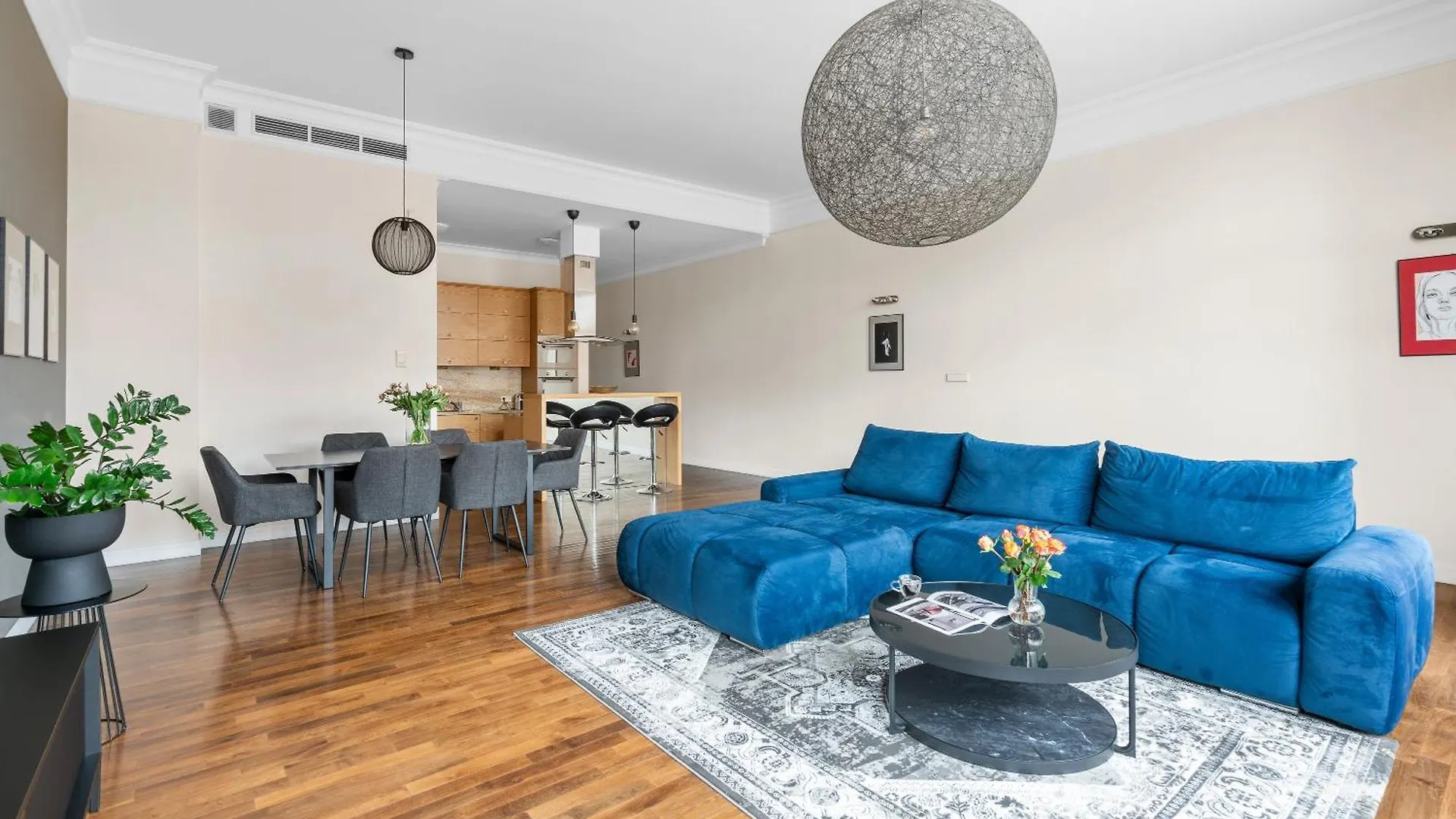 Majestic Residence -150M2 With Iconic Market Square View As Home Apartamenty R506 ヴロツワフ アパート