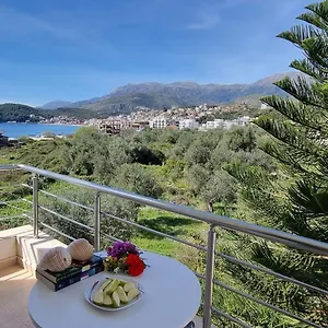 The Sunny Side Apartment Himarë